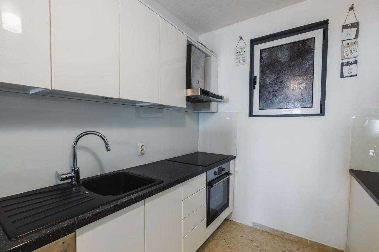 Apartment Dany - Free Beach Parking Makarska Exterior foto